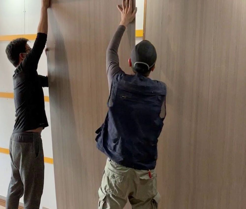 Thi công đúng kỹ thuật giúp tấm ốp được cố định chắc chắn