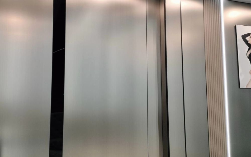 Tấm ốp than tre có bền không thể hiện ở độ chịu lực và khả năng chống va đập