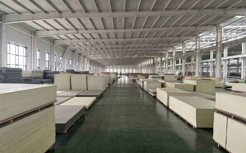 Mua tấm ốp than tre trực tiếp từ xưởng giúp tối ưu chi phí