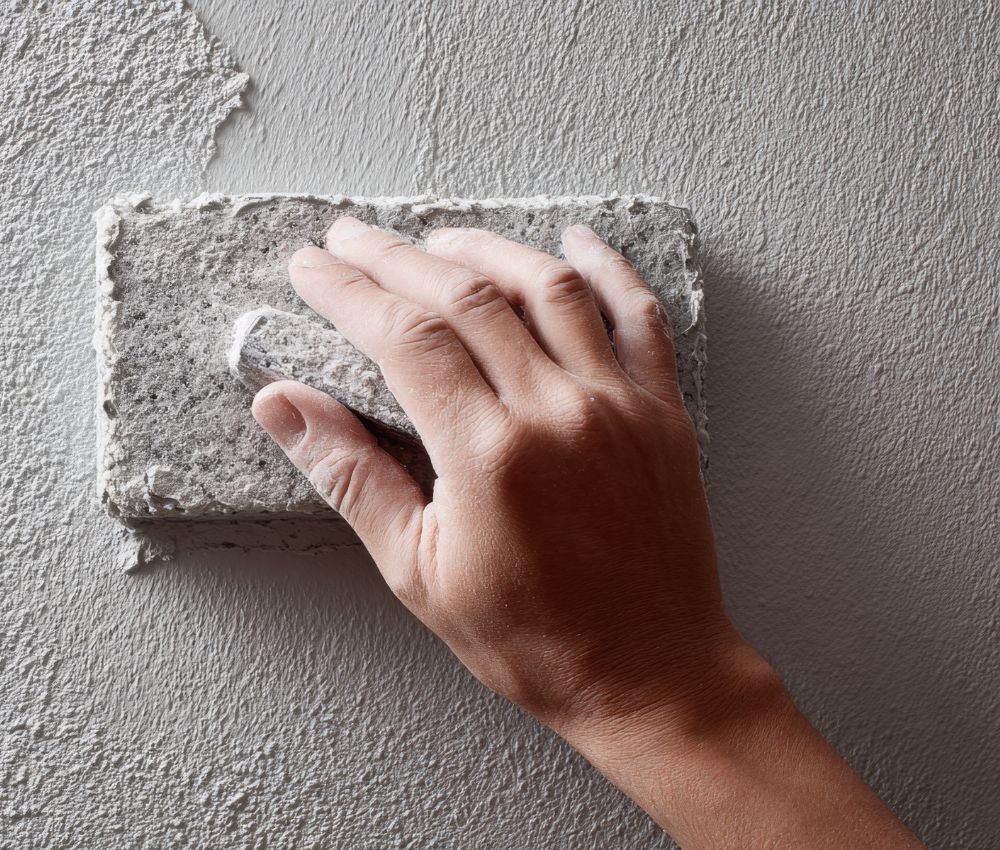 Bề mặt thi công cần được làm sạch bụi bẩn, dầu mỡ và các tạp chất khác