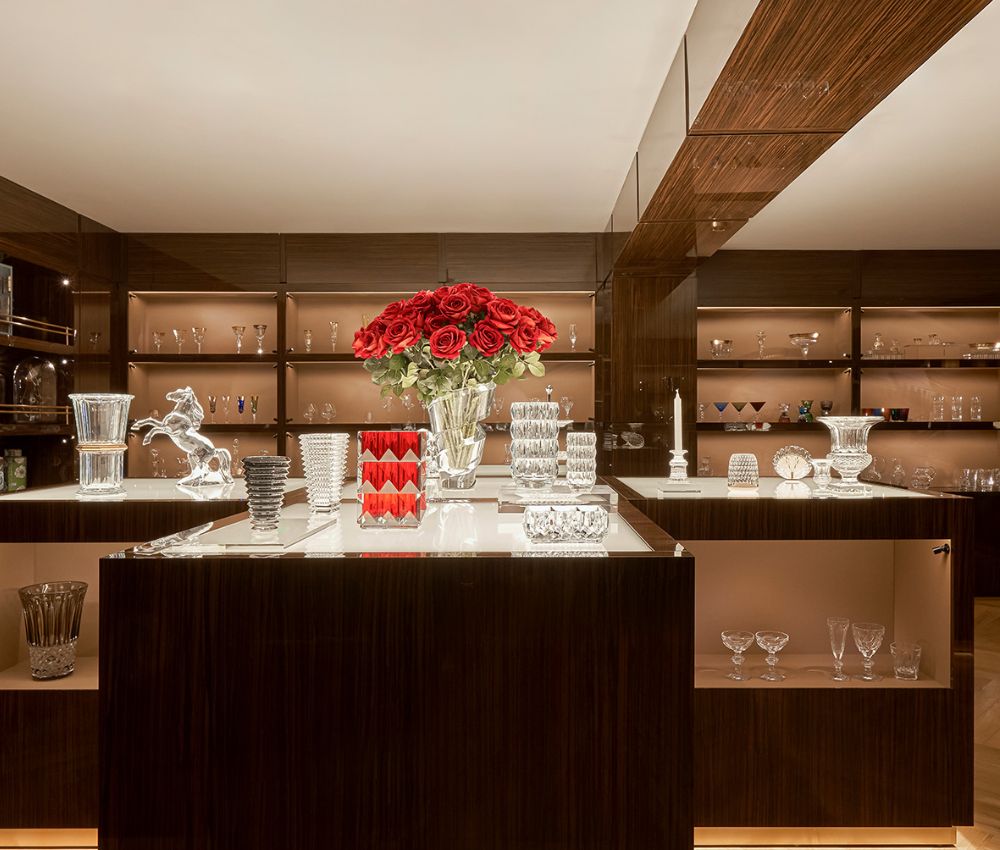 Decor phòng theo phong cách Luxury bằng lọ pha lê