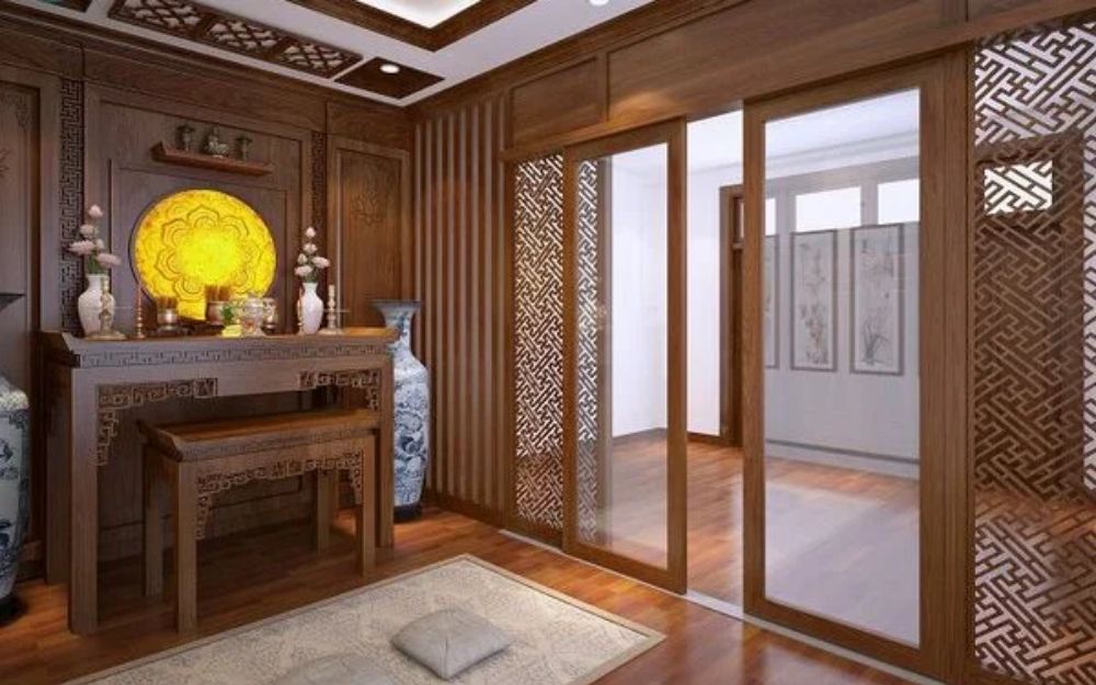 Gia chủ nên lắp cửa kính mờ cho phòng thờ để đảm bảo tính trang nghiêm