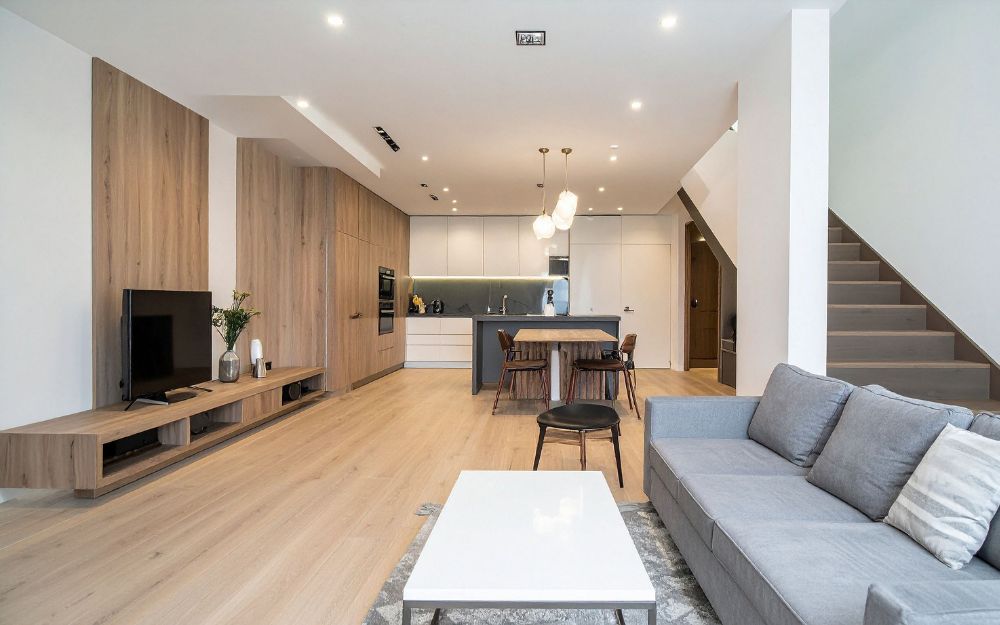 Tấm ốp than tre vân gỗ được ứng dụng nhiều trong phòng khách