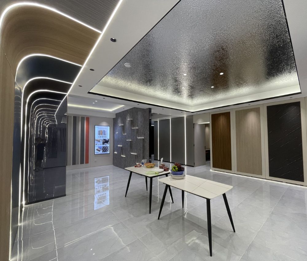 Tấm ốp than tre tráng gương giúp tạo hiệu ứng thị giác rộng rãi