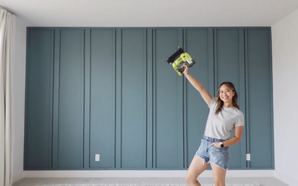 Gia chủ nên lau chùi nhẹ nhàng bằng khăn mềm và dung dịch trung tính