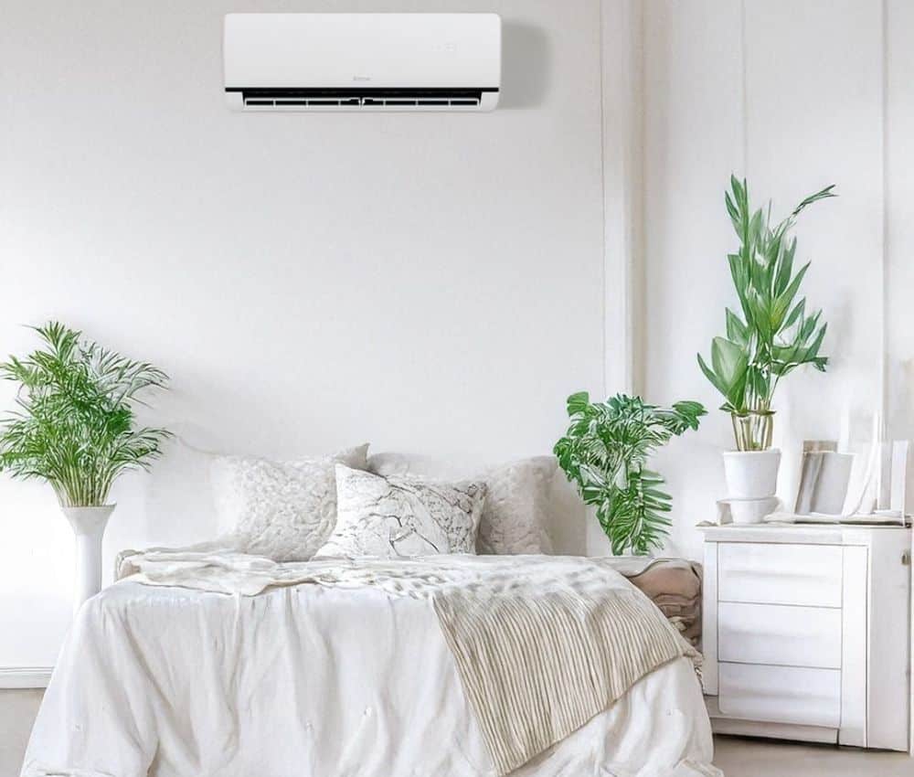 Lắp điều hòa phòng ngủ ở vị trí cách trần nhà từ 15 - 20 cm