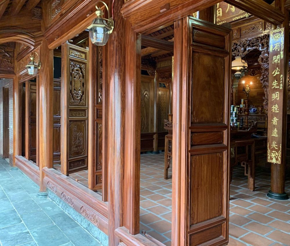 Cửa phòng thờ nên mở vào trong