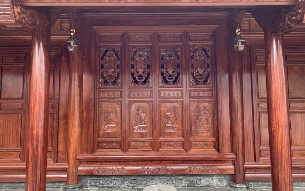 Cửa phòng thờ rộng bao nhiêu phụ thuộc vào số cánh cửa