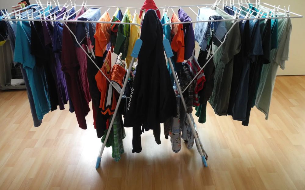 Phơi quần áo trong nhà có thể là nguyên nhân tường nhà bị mốc