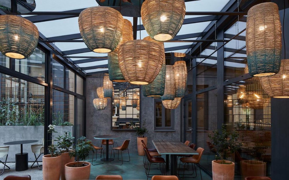 Tấm ốp than tre vân bê tông được ứng dụng nhiều ở khu vực công cộng