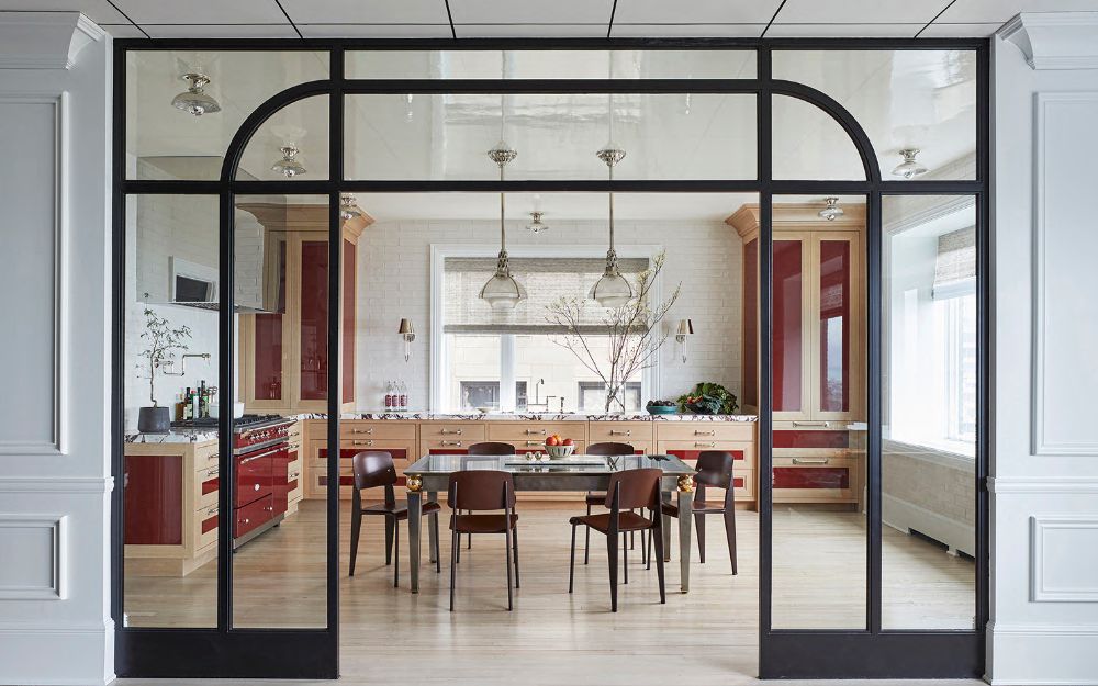 Vách ngăn gỗ kính phòng khách và bếp