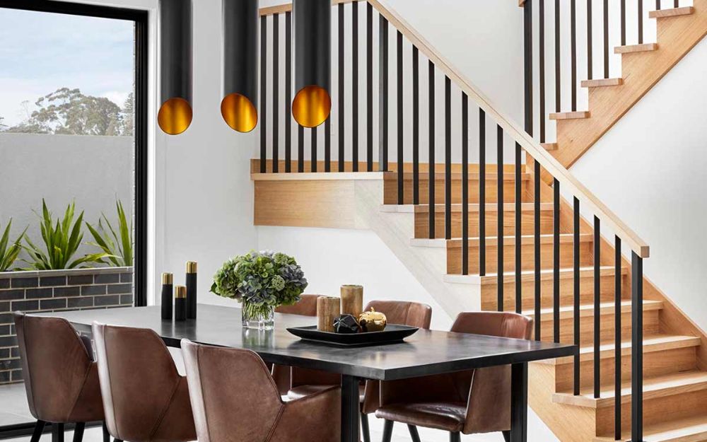 Cầu thang chữ L trong phòng khách