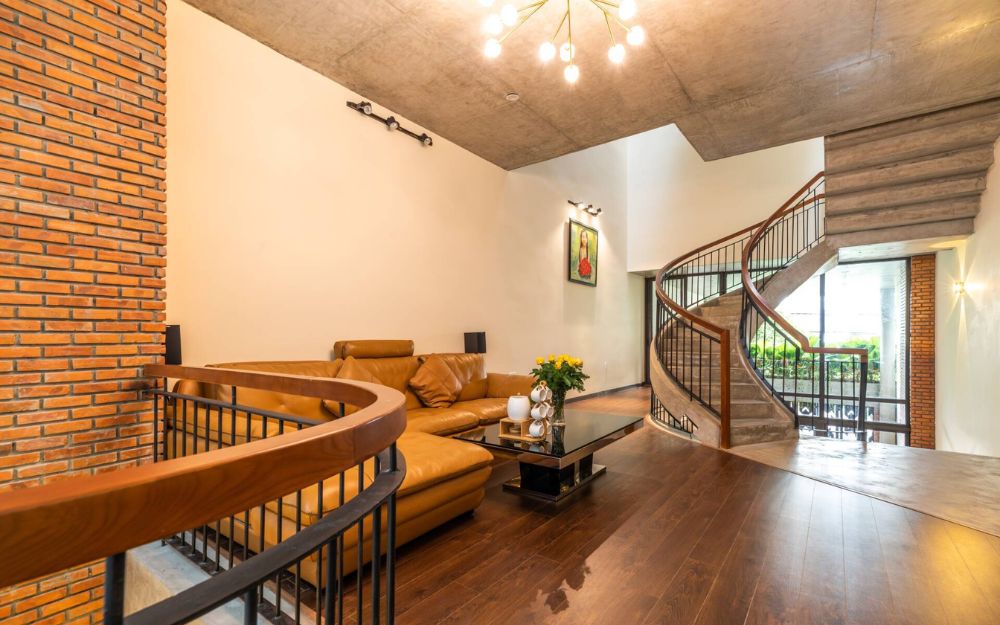 Phòng khách ở tầng lửng là không gian tiếp khách đặt tại gác lửng – phần sàn trung gian giữa các tầng