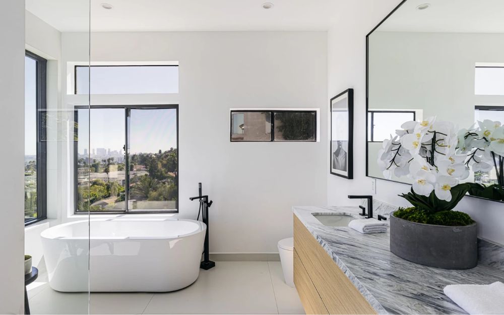 Diện tích nhà vệ sinh và nhà tắm lớn cho phép phân chia không gian rõ ràng