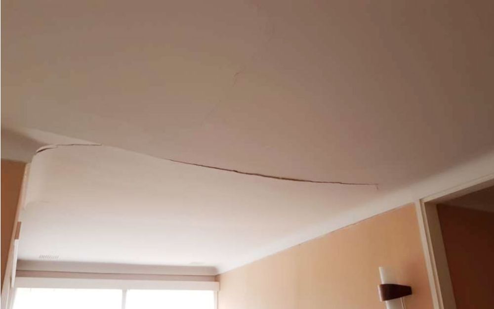 Trần nhà xuất hiện vết nứt