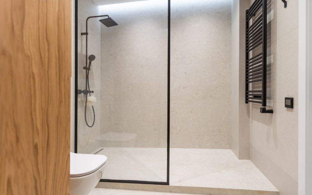 Trong các không gian cao cấp vách ngăn kính cường lực góp phần tạo điểm nhấn thẩm mỹ