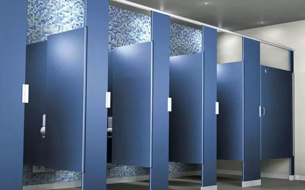 Vách ngăn có độ bền cao trong môi trường ẩm ướt công cộng