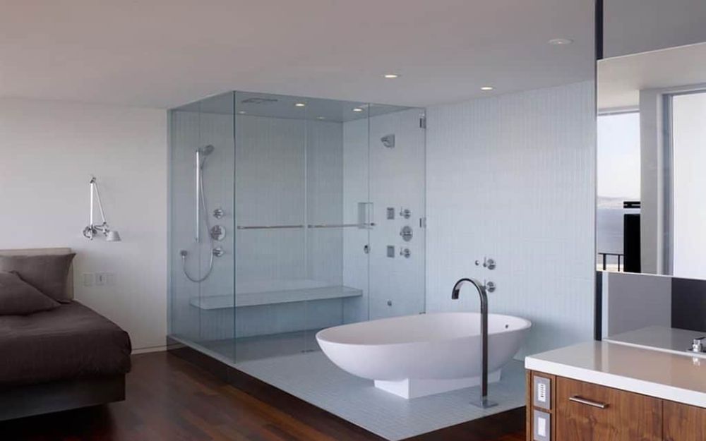 Vách ngăn kính cường lực ứng dụng trong không gian nhà vệ sinh khách sạn