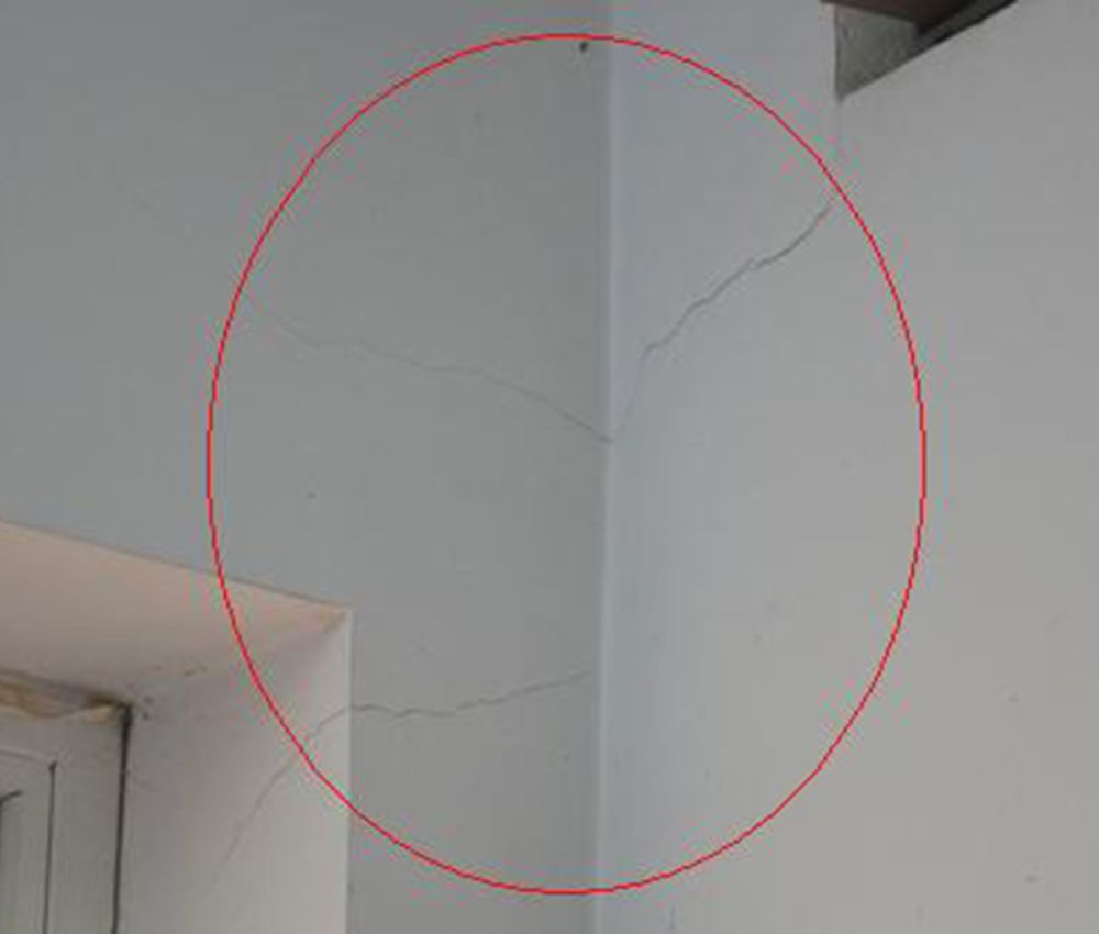 Tường nhà bị nứt ngang là tình trạng xuất hiện các vết nứt trên tường