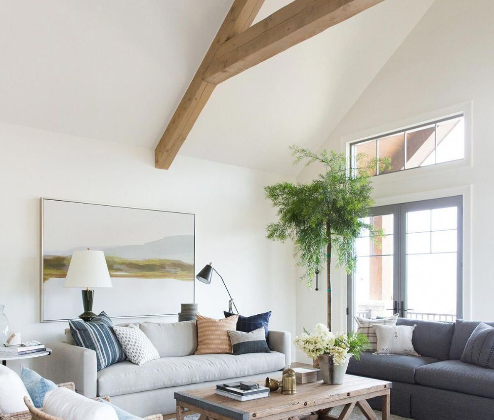 Phòng khách có xà ngang ở giữa gây ảnh hưởng về mặt phong thủy