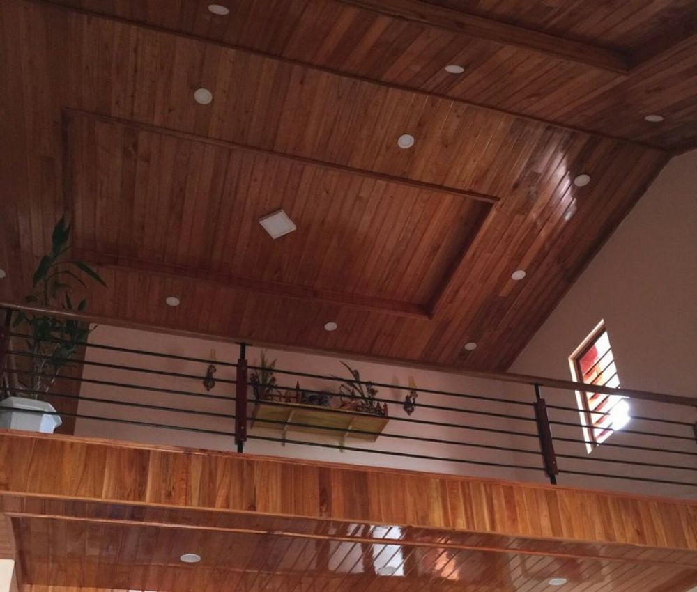 Trần gỗ mang lại cảm giác ấm cúng, sang trọng