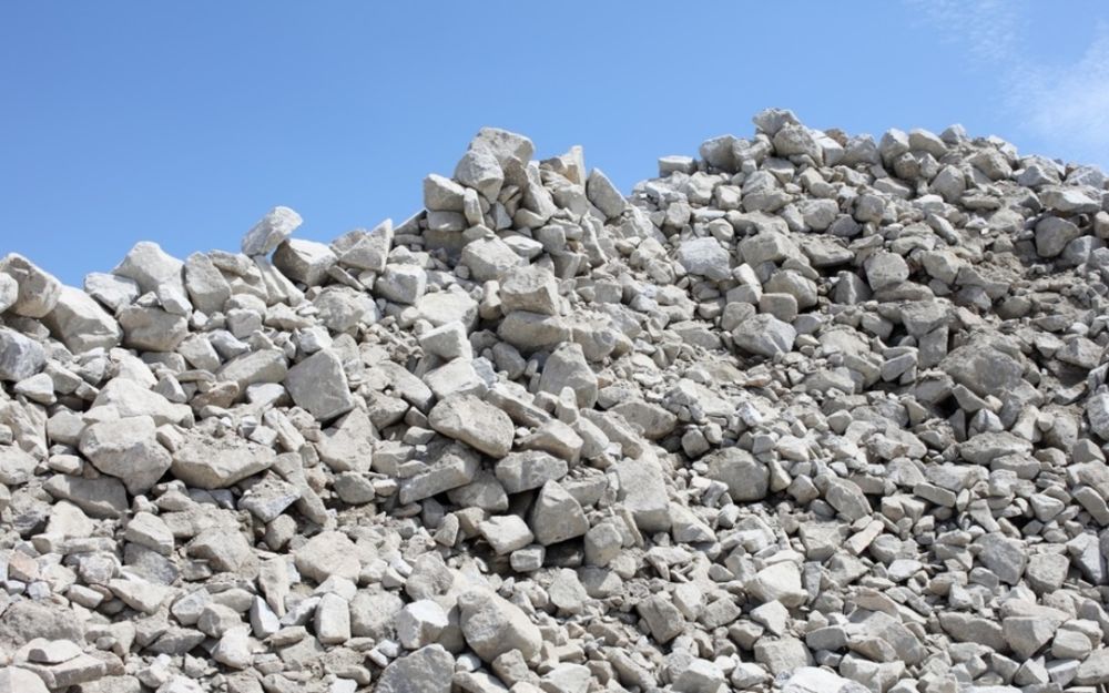 Bê tông tái chế được sản xuất từ phế thải xây dựng nghiền nhỏ và tái sử dụng làm cốt liệu